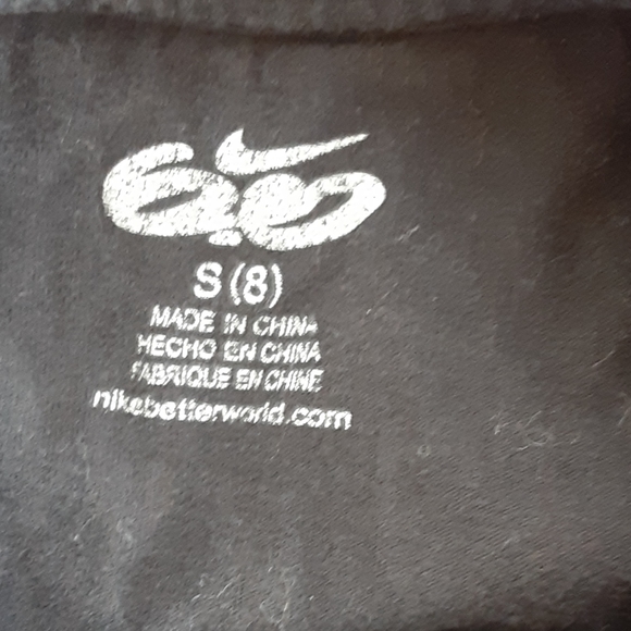 Kids Nike tee - Picture 2 of 3